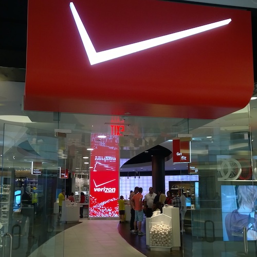 Verizon Destination Store Mall of America Entry